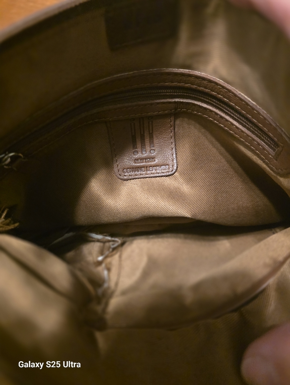 ili New York, East-West Leather Crossbody, Organizer Bag - Picture 14 of 16